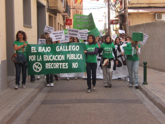 Manifestación Por La Educación Pública En Zuera (Zaragoza)