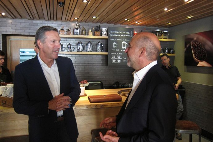 El Presidente De Starbucks Junto Con El Presidente De Grupo Vips, Plácido Arango