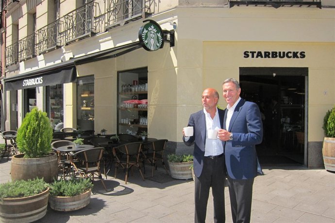 Plácido Arango, Presidente De Vips, Y Howard Schultz, Presidente De Starbucks