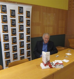 Eduardo Mendoza Presenta En Sevilla 'El Enredo De La Bolsa Y La Vida'