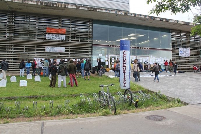 Entrada De La Universitat De Girona (Udg) En Jornada De Huelga