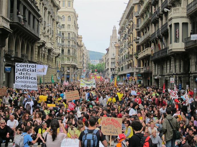 Manifestación Contra Los Recortes En Educación En Barcelona