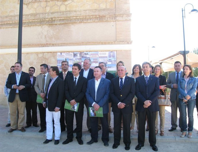 Cruz Durante La Inauguración De La Red De Albergues De Las Vías Verdes