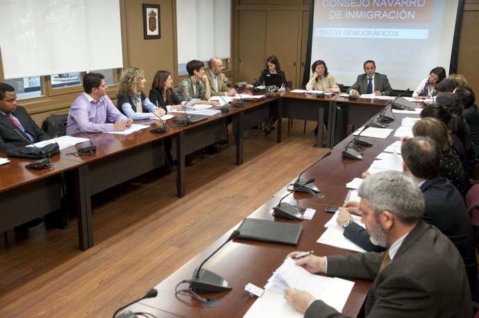 Imagen De La Reunión Del Consejo Navarro De La Inmigración. 