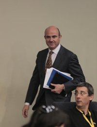 El Gobierno estudia mejorar la comercialización de preferentes