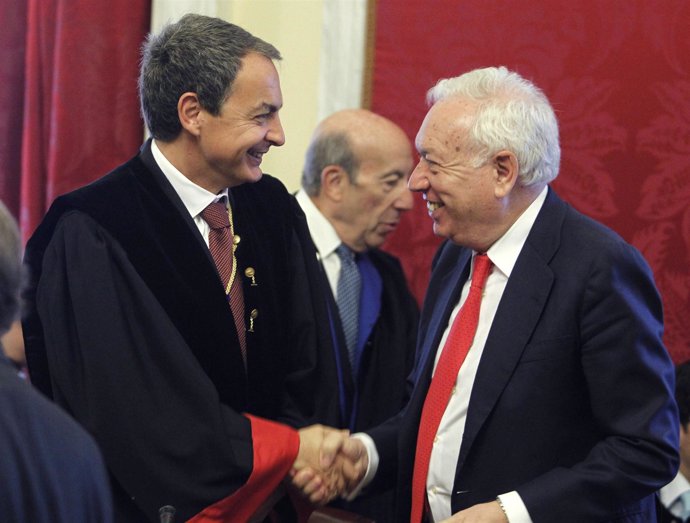 José Luis Rodríguez Zapatero Saludando A José Manuel García Margallo