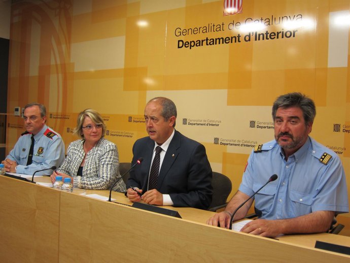 El Conseller De Interior, Felip Puig, En Rueda De Prensa