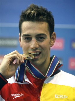 El Nadador Español Rafa Muñoz Tras Conseguir El Oro En Los 50 Mariposa
