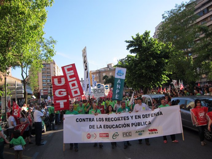 Manifestación En Cáceres Por La Enseñanza Pública