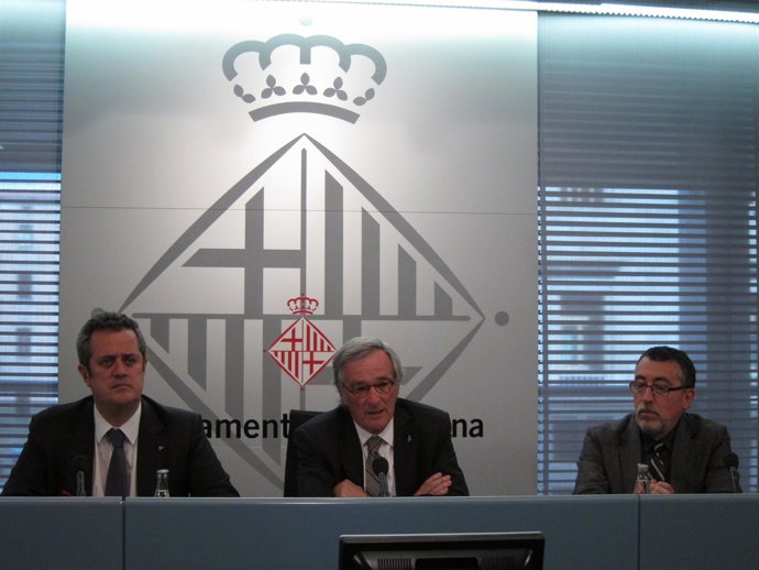 El Teniente De Alcalde J.Forn, El Alcalde X.Trias Y D.Pestaña