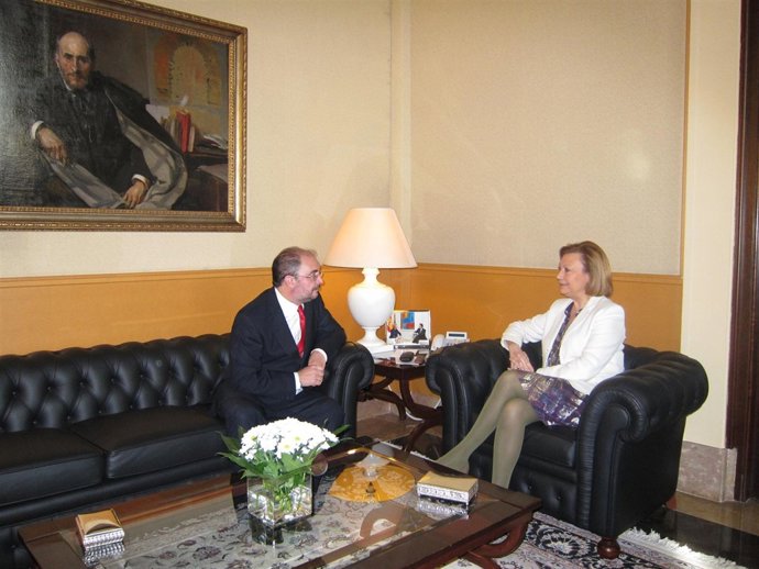 Javier Lambán Y Luisa Fernanda Rudi Reunidos En El Edificio Pignatelli