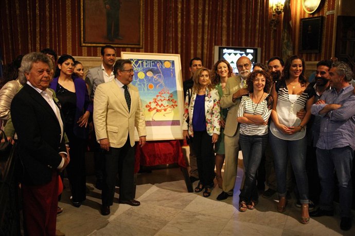 El Alcalde De Sevilla Presentando El Programa De La Bienal De Flamenco
