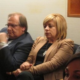 Elena Valenciano Sigue El Debate De Investidura