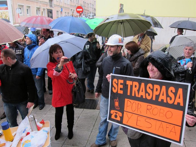 Afectados Por Las Preferentes De Caja Cantabria 