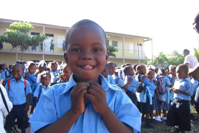 Niño En Una Escuela De Monjas De Puerto Príncipe, Haití