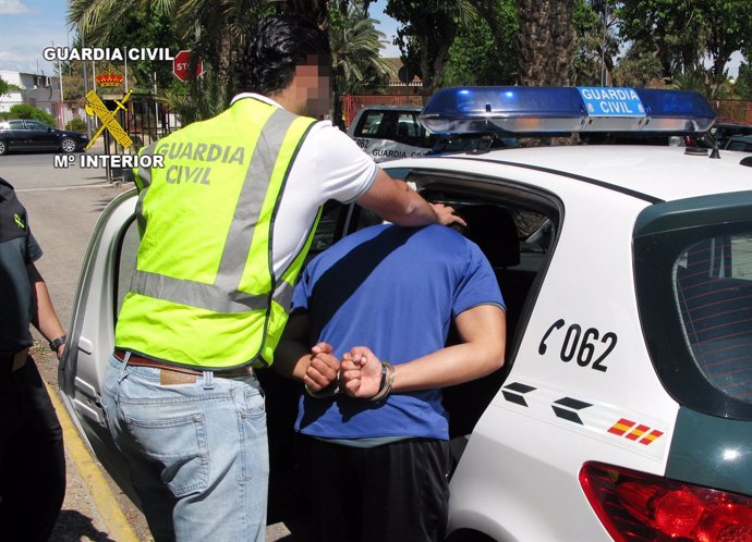 Guardia Civil Desmantela Un Punto De Elaboración Y Venta De Droga Que ...