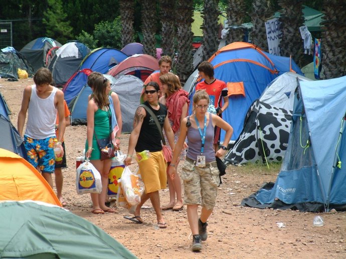 Los Festivales De Benicàssim Atraen A Miles De Estudiantes
