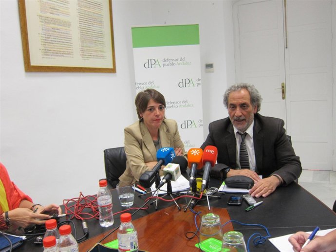 La Consejera De Fomento, Elena Cortés, Y El Defensor Del Pueblo,  José Chamizo