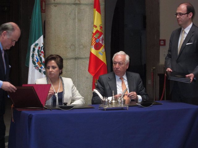 Los Ministros De Exteriores De España Y México