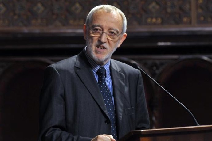 El dtor. De la Fundación Vicente Ferrer, Jordi Folgado, recoge medalla en la UB