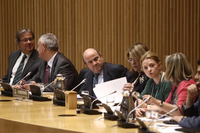 Ministro De Economía, Luis De Guindos, En El Congreso