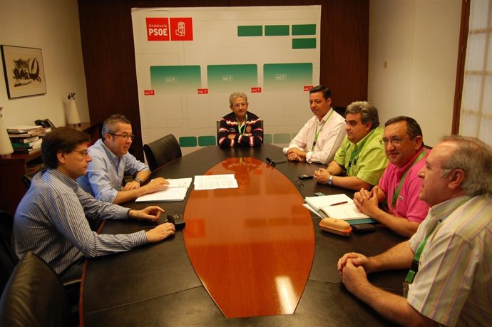 El PSOE Con La Plantilla De 'Crown'.