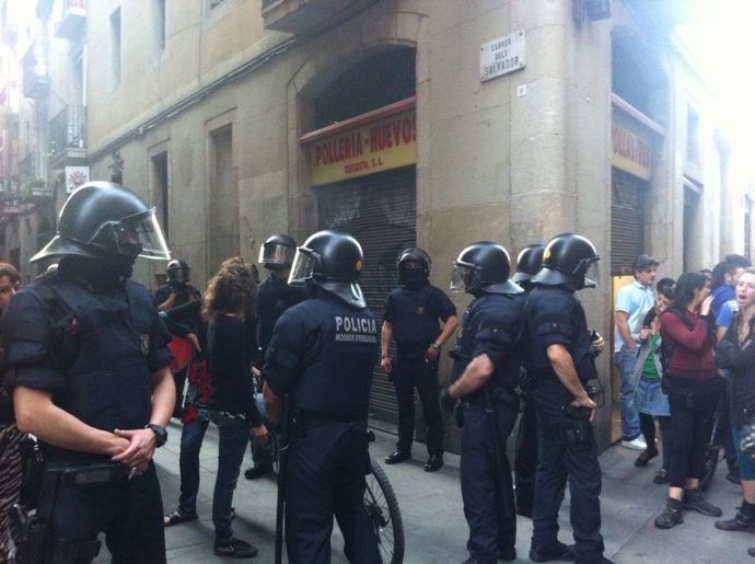 Desalojo De La Nueva Rimaia En Barcelona