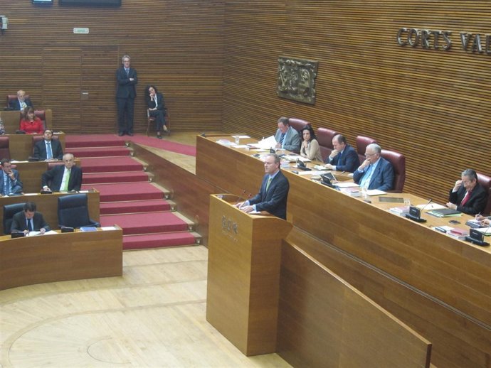 Fabra En La Tribuna De Las Corts