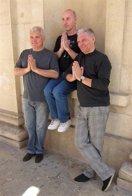 Tricicle Frente Al Teatro Principal De Alicante