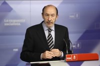 Rubalcaba avisa de que sin "transparencia" no apoyará inyectar dinero en Bankia 