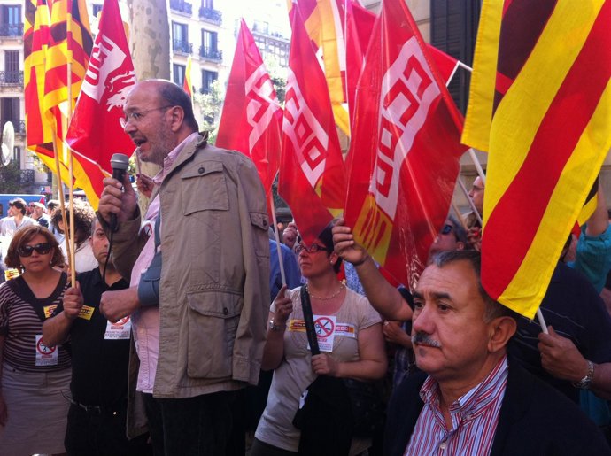 Gallego (CC.OO.) Y Álvarez (UGT) En Una Concentración En La Calle Mallorca