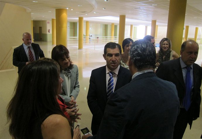 Lorenzo Del Río Habla Con Participantes En El Congreso De Justicia Juvenil.