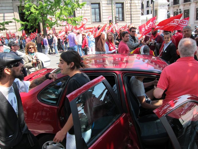 Manifestantes Contra Reforma Laboral Cortan Tráfico En Santander 