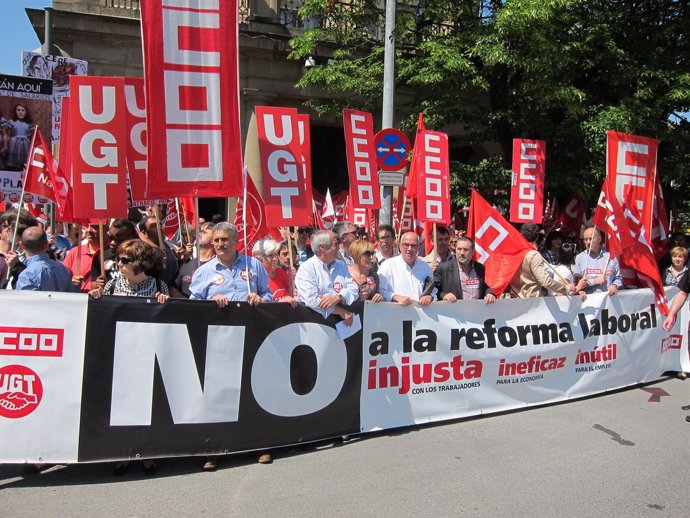 Concentración De UGT Y CCOO En Pamplona Contra La Reforma Laboral.