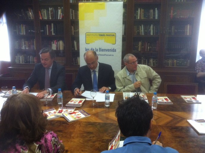 Presentación Del Libro 'Vive Sano' En La Asociación De La Prensa De Madrid