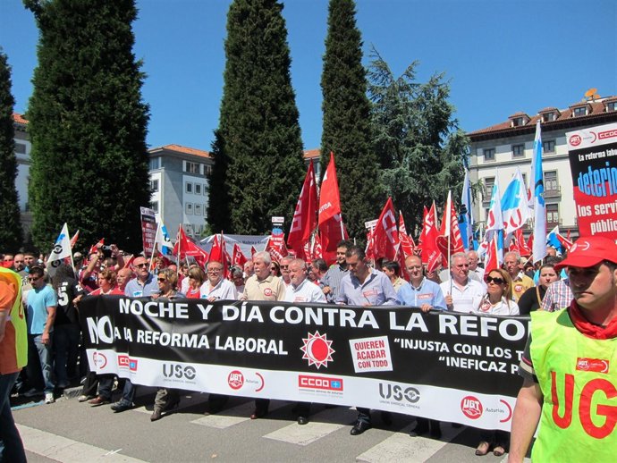 Sindicatos Concentrados En La Plaza De España.