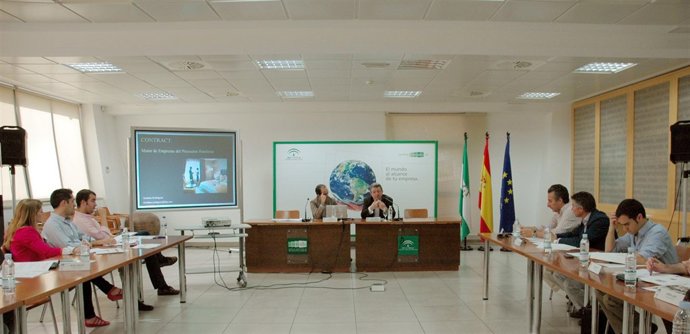 Empresas Andaluzas Acuden Al 'Taller Contract' De Extenda.