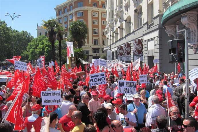 Concentración De CC.OO. Y UGT Contra La Reforma Laboral