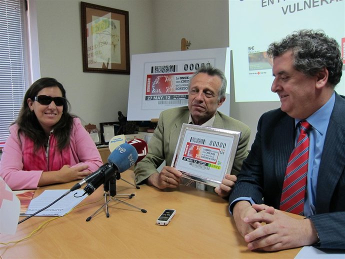 Presentación Del Boleto De ONCE Dedicado Al Sorteo Del Oro