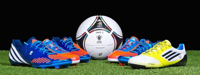 Balón Y Botas De La Copa Del Rey