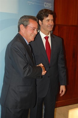 Galadí Y Rus Se Estrechan La Mano.