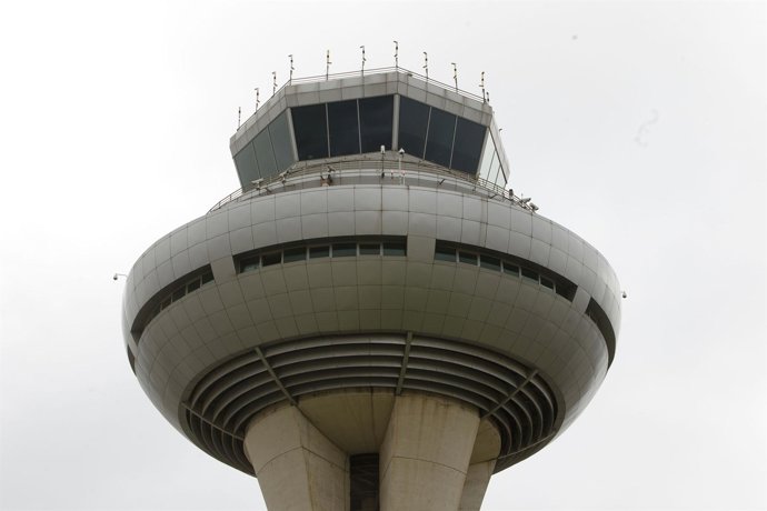Torre De Control, Controladores Aéreos