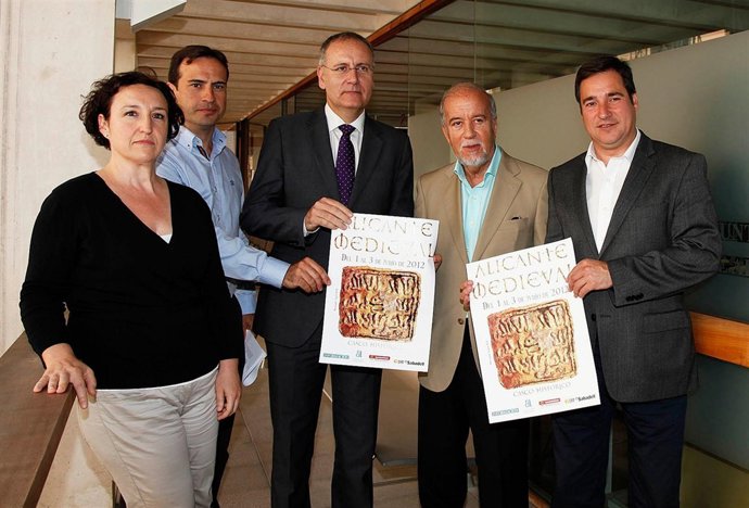 De Izq. A Dcha.: La Técnico Municipal, J. Cantero, S. Cases Y J.B. Roselló