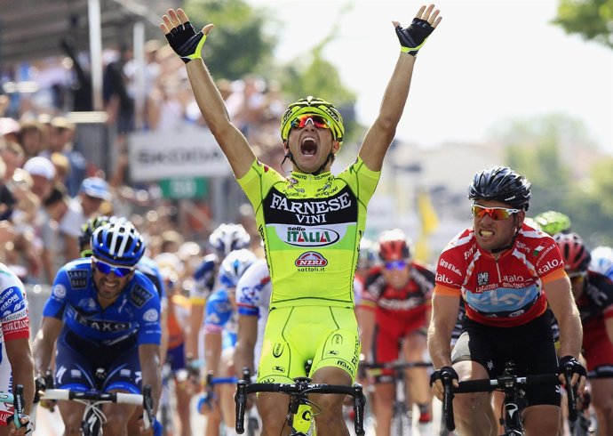 Andrea Guardini bate a Cavendish en el Giro 2012
