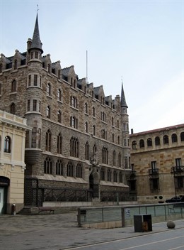 El Edificio Botines, Sede De Caja España-Duero