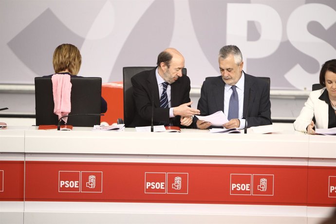 Rubalcaba Y Griñán En La Reunión De La Ejecutiva Del PSOE