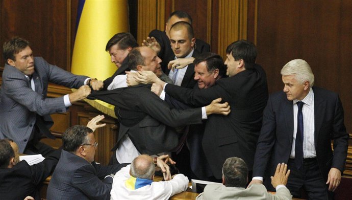Pelea En El Parlamento De Ucrania