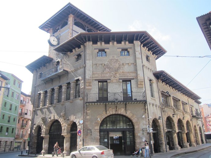 Atxuriko geltokia, Bilbon
