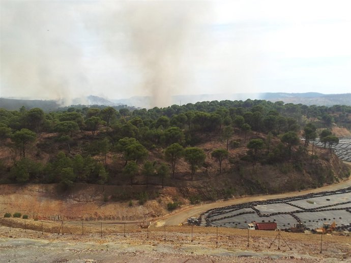 Imagen Del Humo Que Se Observa Por El Incendio En Nerva