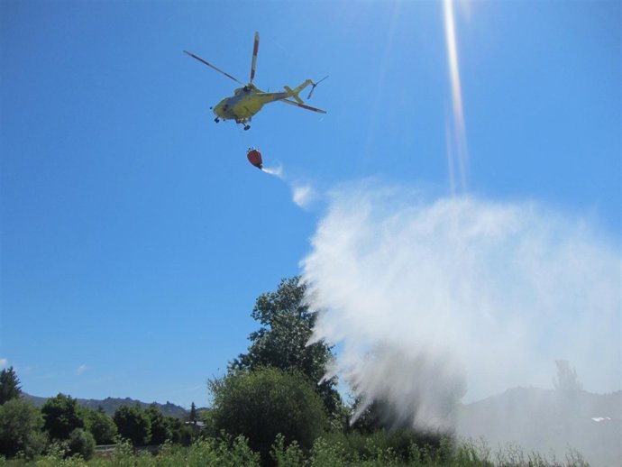 Helicóptero De Los Bomberos